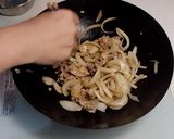 A picture of step 10 of Stir-Fried Pork with Onions.