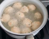 Foto langkah ke 2 dari resep Sup Bola bola Ayam.