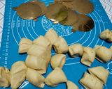 Foto langkah ke 4 dari resep Tumpeng donat.