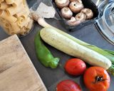 Foto del paso 1 de la receta: Pasta con gambones y verduras