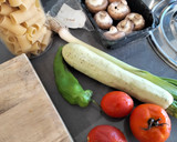 Foto del paso 1 de la receta: Pasta con gambones y verduras