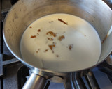 Foto del paso 3 de la receta: Mousse de pilloncillo con relleno de jelly de tejocote y guayaba