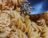 Foto langkah ke 2 dari resep Spicy Fusilli Taburan Keju.