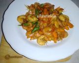 Foto langkah ke 4 dari resep Tumis Udang Buncis Wortel.