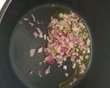 Foto del passaggio 2 della ricetta Risotto con gli asparagi e pistacchi