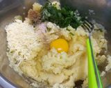 Foto langkah ke 2 dari resep Perkedel Bondon.