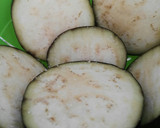 Foto del paso 1 de la receta: Berenjena frita con vinagre y ajos
