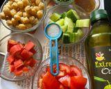 A picture of step 1 of Mediterranean chick peas Salad.