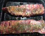 Foto del paso 3 de la receta: Floréandose está el cochino!!!(pechito de cerdo al horno)