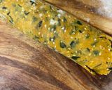 A picture of step 4 of Methi mathri.