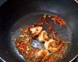 รูปขั้นตอนการทำที่ 4 ของ กุ้งผัดใบกระเพราราดหน้าข้าว
