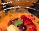Foto del paso 4 de la receta: Sopa de tomate con albahaca acompañado de tropezones de aguacate, cebollaMorada y fresa