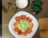 Foto del paso 2 de la receta: Ensalada de tomate y pepino