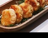 A picture of step 5 of No-Knife Needed Fish Cake Mayo Cheese Bake.