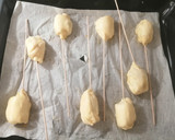 Foto del paso 2 de la receta: Piruleta de salchichas, bacon, queso y roquefort