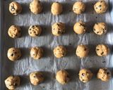 Foto langkah ke 5 dari resep Chewy choco chips cookies.