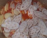 A picture of step 3 of Lotusroots with potatoes.