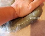 A picture of step 8 of Japanese Kusamochi (Mugwort Rice Cakes).