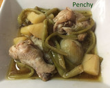 Foto del paso 2 de la receta: Pollo con verduras y piñones en salsa