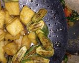 Foto langkah ke 7 dari resep Oseng Ikan Asin Campur.