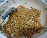 Foto langkah ke 5 dari resep Mie Goreng Jawa.