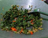 Foto langkah ke 3 dari resep Tumis Daun Singkong Rebon.