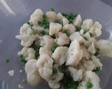A picture of step 1 of Sig's Cauliflower, Pea and Chorizo Salad.