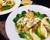 รูปขั้นตอนการทำที่ 3 ของ ราดหน้าทะเล:เมนูจีนโพ้นทะเลที่หาแทบไม่ได้ในประเทศจีน
