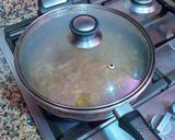 Foto del paso 8 de la receta Dorada y gambas con cebollas confitadas a la Canela y pasas