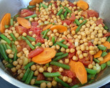 Foto del paso 5 de la receta: Garbanzos con pollo a la cúrcuma