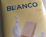 Foto del paso 6 de la receta: Panellets de almendra con Nesquik, rellenos de chocolate blanco y los clásicos de piñones