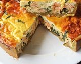 Une image de l'étape 2 de Quiche au saumon frais et pousses d'épinards.