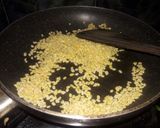 इंस्टेंट मूंग दाल का हलवा(Instant Moong Dal Ka Halwa recipe in Hindi) रेसिपी चरण 3 फोटो