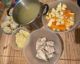 Húsleves Töltikével 🍗🥕🥔🌶🍅🧄🥚🍞🧅😋 recept fázis 4 fotója