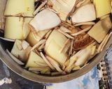 รูปขั้นตอนการทำที่ 1 ของ ต้มข่าไก่ใส่หัวปลี