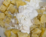 Foto del paso 2 de la receta: Papas gratinadas con queso y crema, acompañadas de salmón a la plancha