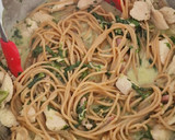 Foto del paso 3 de la receta: Spagetti- cremoso de pesto con pollo y Bacon