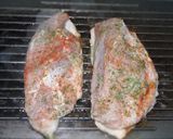 Foto del paso 1 de la receta: Pechuga de pato asada con pimientos del padrón, papa con salsa de carne guisantes y puré de manzana