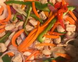 Foto del paso 3 de la receta: Entrecot de cerdo con vegetales y arroz
