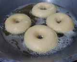 Foto langkah ke 6 dari resep Donat Goreng.