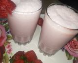 A picture of step 3 of Strawberry 🍓 shake.