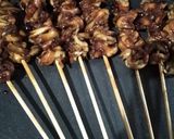 Foto langkah ke 4 dari resep *Sate Jamur Tiram Bumbu Kecap*.