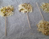 Foto del paso 3 de la receta: Piruletas de queso y frutos secos
