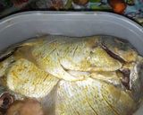 Foto langkah ke 1 dari resep Ikan nila/mujair laut bumbu kuning.