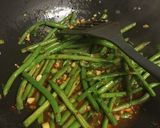 A picture of step 3 of Spicy Green Beans.