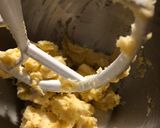 Foto langkah ke 1 dari resep Butter Cookies.