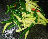 Foto langkah ke 2 dari resep Ayam Sambal Hijau.
