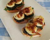 Foto del paso 9 de la receta: Tostas de morcilla y queso de cabra con cebolla caramelizada