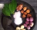 Foto langkah ke 2 dari resep Sambel goreng pare.