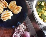 Foto del paso 1 de la receta: Ensalada de aguacate (palta) y piña asada